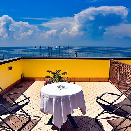 Hotel Ristorante Miralago การ์ดา ภายนอก รูปภาพ
